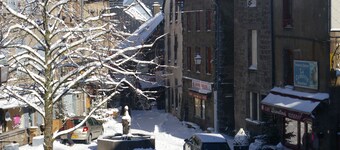 Gîte de charme, plein coeur du vieux village, terrasse plein sud, wifi,
