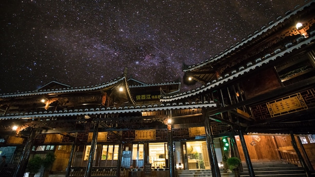 A traditional building with a starry night sky above. - Stay in joy Boutique Inn (Qiandongnan)