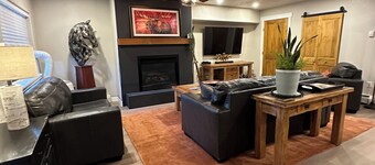 Ylellinen keskustan huoneisto vastapäätä Yampa-jokea