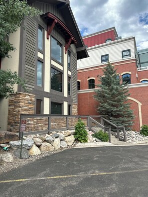 Exterior - Luxury Remodel Downtown Condo Across from Yampa River (Steamboat Springs)