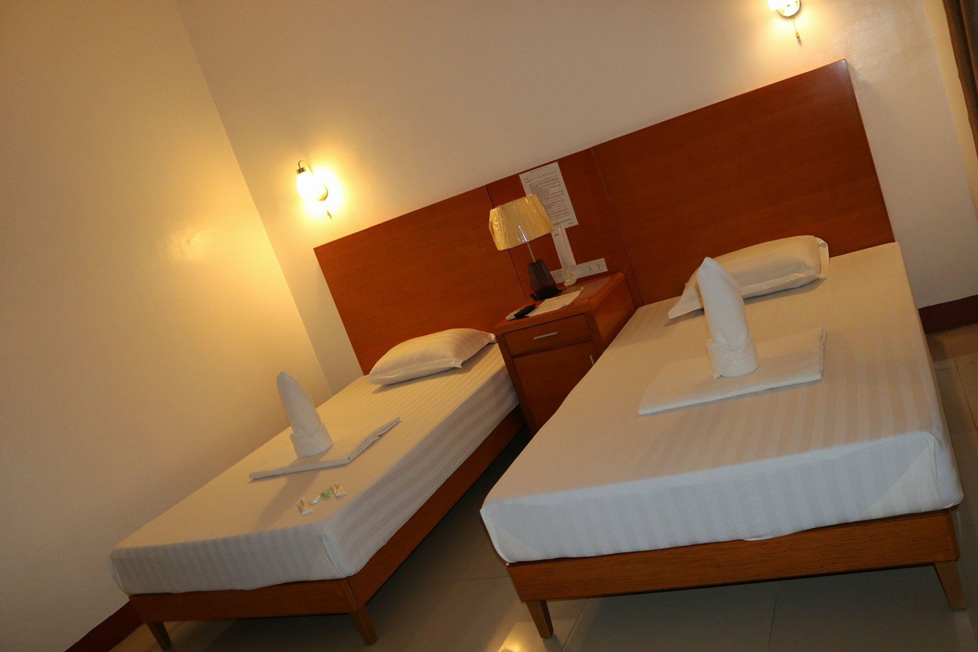 twin deluxe room | bed sheets