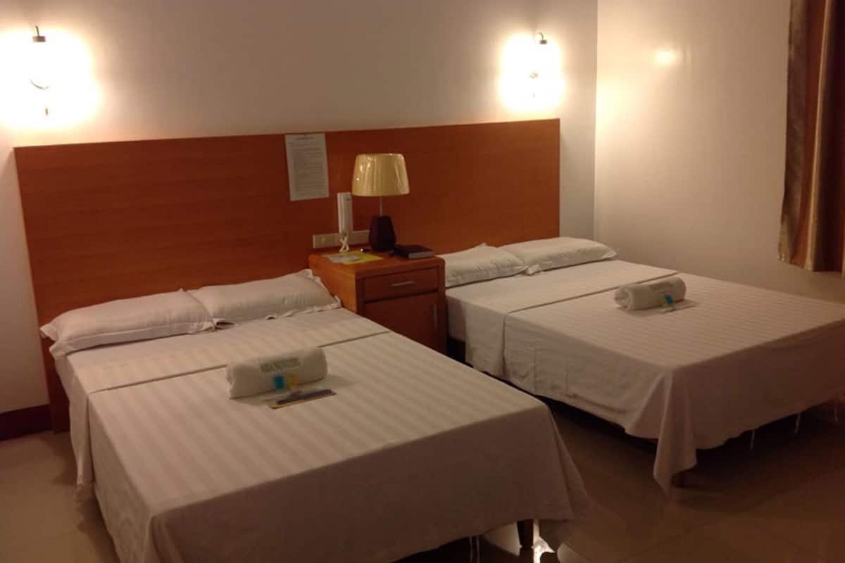 twin deluxe room | bed sheets