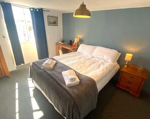 Dobbeltværelse (Room 6) | Egyptiske bomuldslagner, premium-sengetøj, strygejern/strygebræt