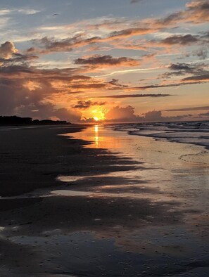 In Strandnähe, Liegestühle, Strandtücher