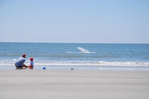Beach nearby, sun-loungers, beach towels