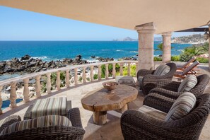 Terrace/patio - Palmeréy • Private Beach, Iconic Arch Views, Infinity Pool & Gardens (Cabo San Lucas)
