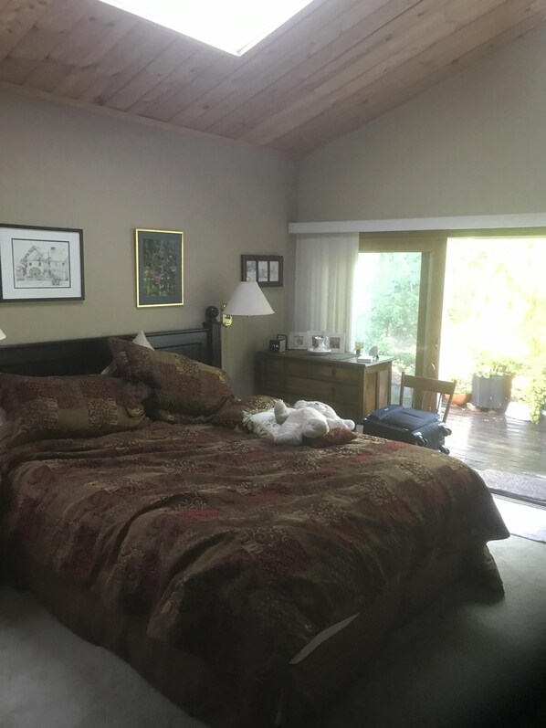 2 bedrooms, iron/ironing board, WiFi, bed sheets - Beautiful view of SB channel islands from deck-lower Riviera. Flower garden/deck (Santa Barbara)