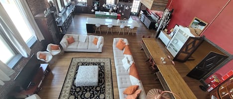 Televisor intel·ligent, llar de foc, reproductor de DVD i estèreo