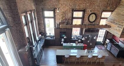 7500 neliömetriä Ft. Kattohuoneisto yksityisellä 1400 neliömetriä Ft. Kattoterassi