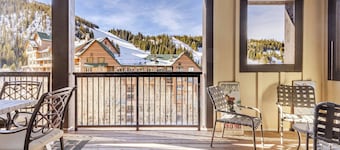3BR Village Penthouse · Huge Deck · Hot Tub
