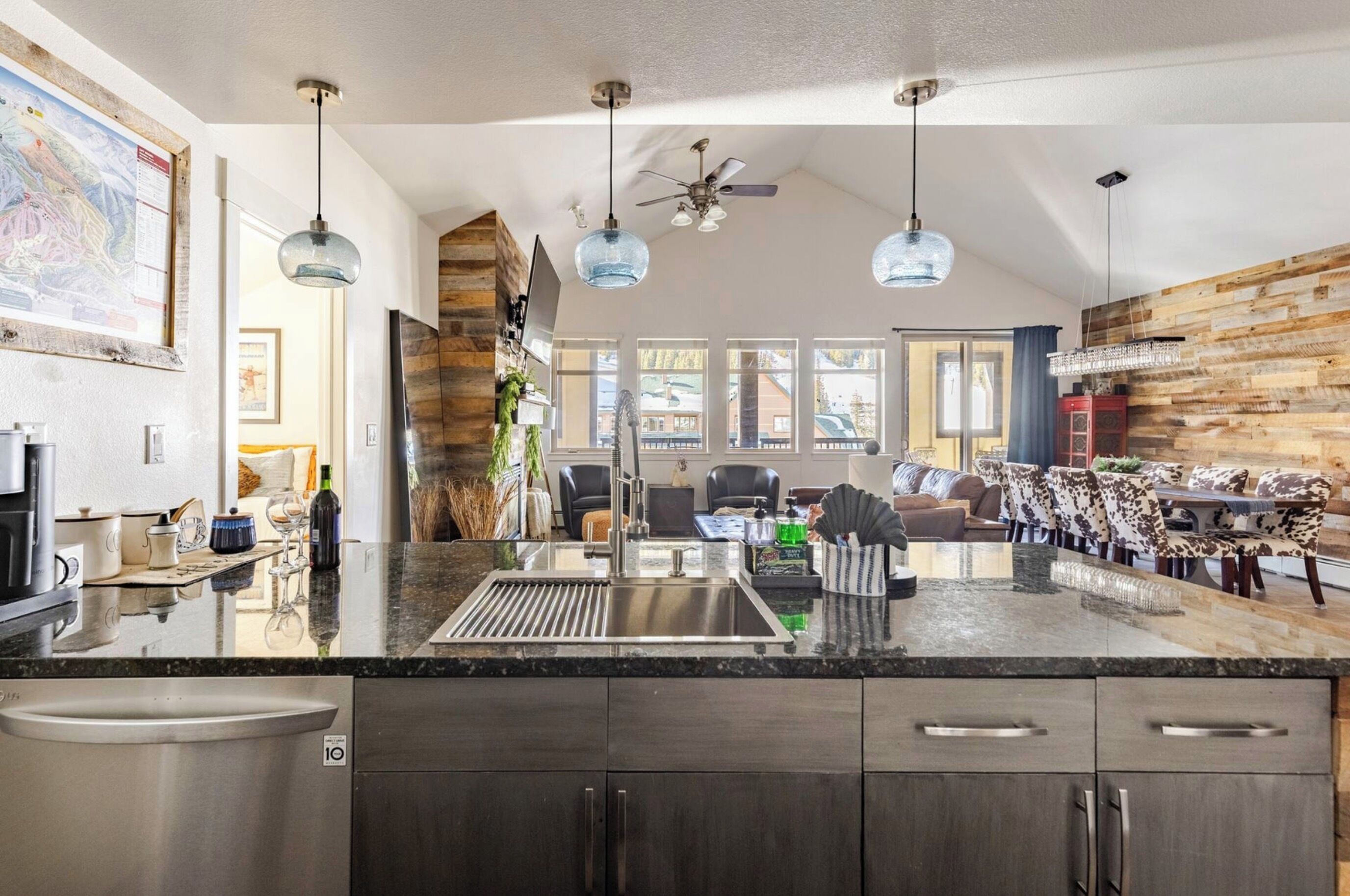 ثلاجة، ميكروويف، فرن، موقد طهي مسطح