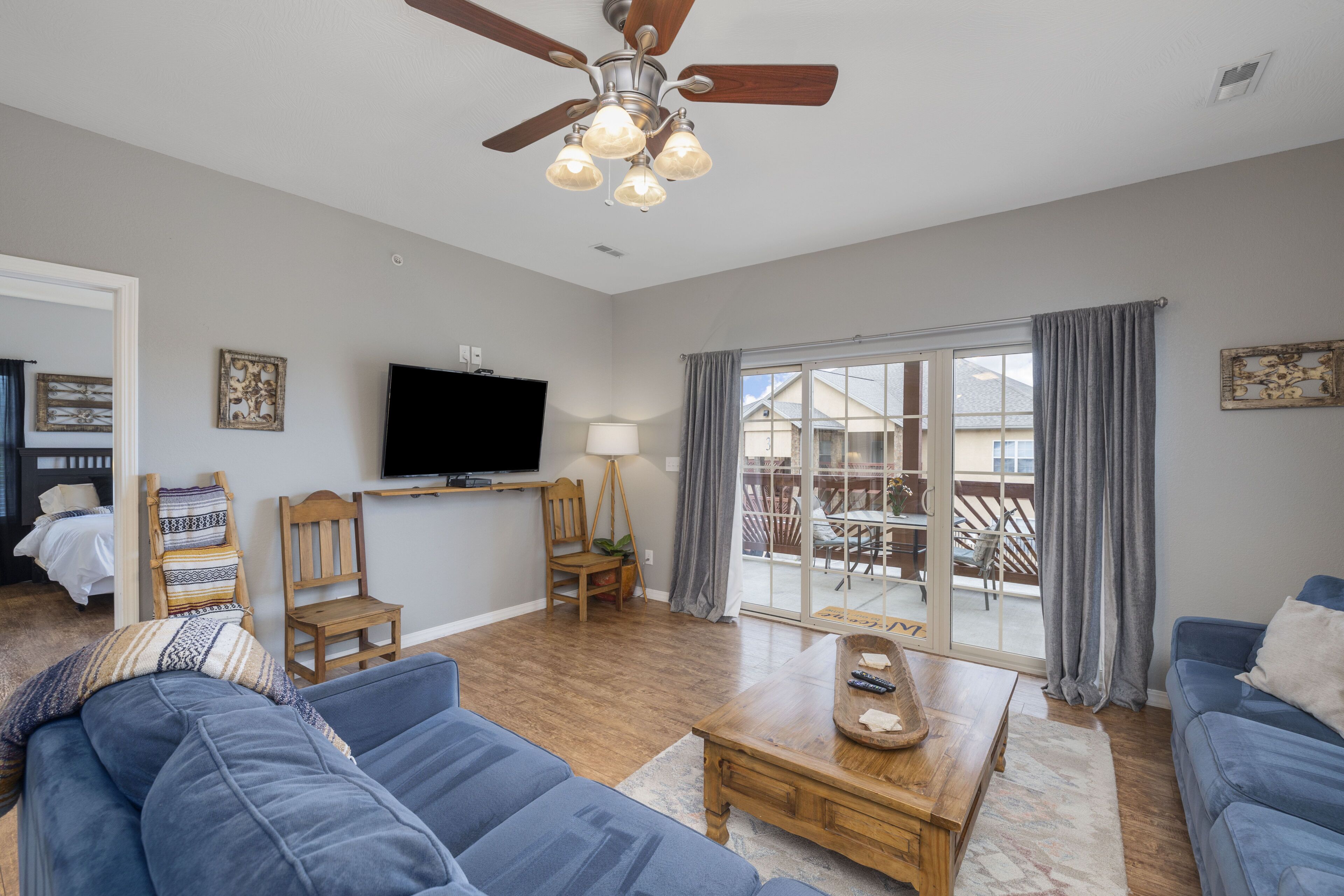 Luxury 3 bedroom apartment on the lake # 229047