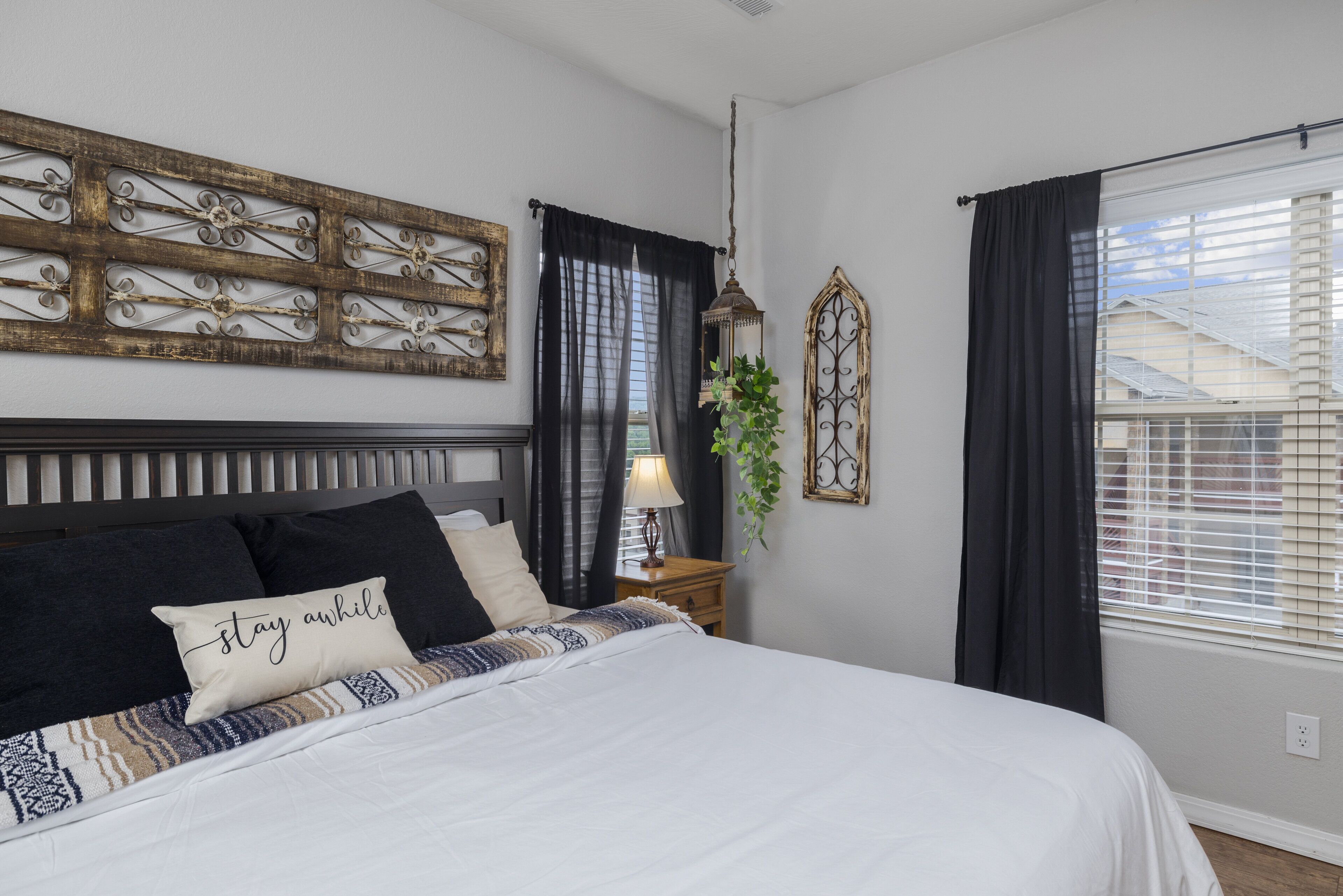 Luxury 3 bedroom apartment on the lake # 229047