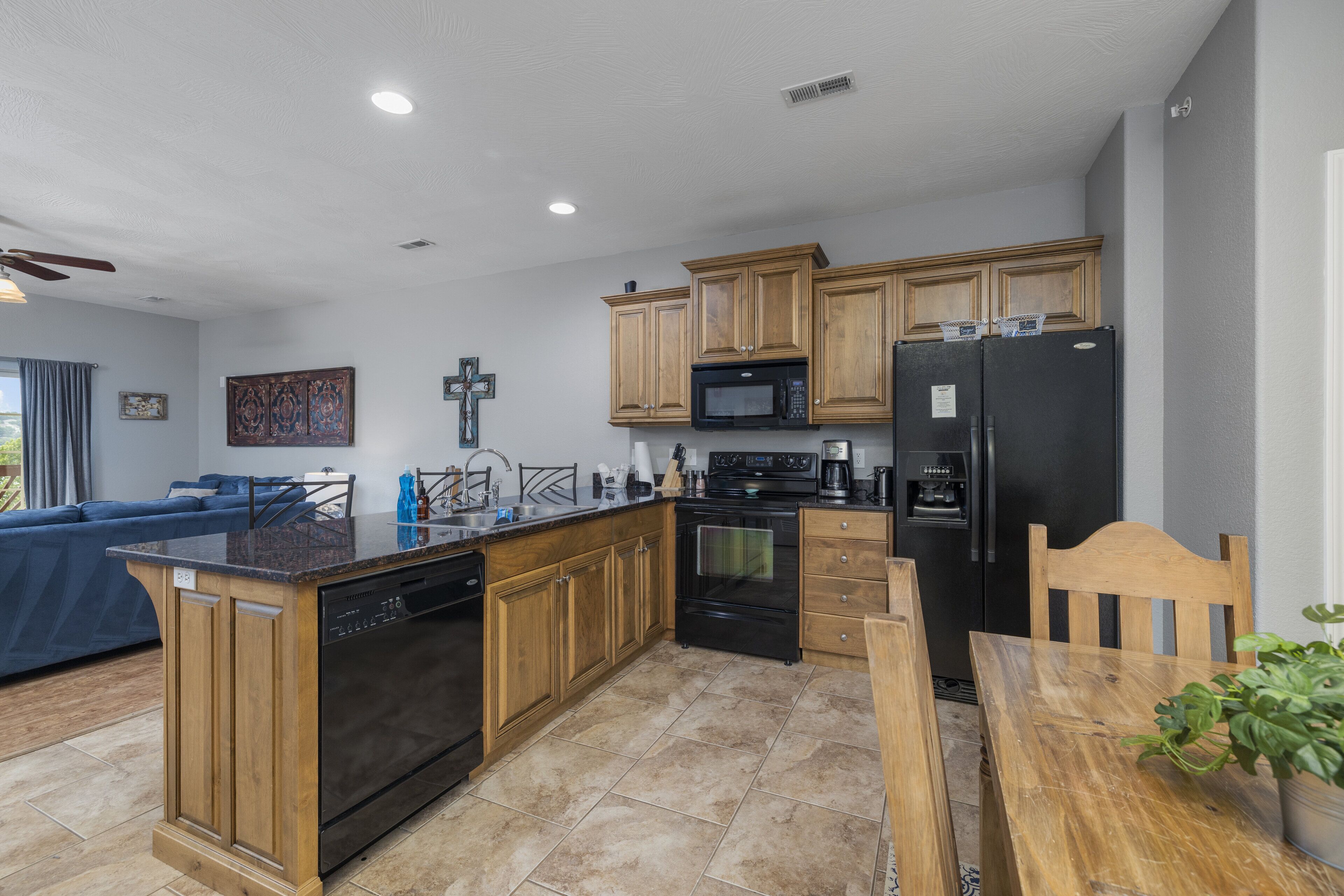 Luxury 3 bedroom apartment on the lake # 229047