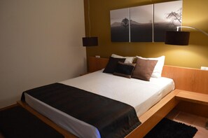 Desk, blackout drapes, soundproofing, iron/ironing board - Quinta da Mesquita (Silves)
