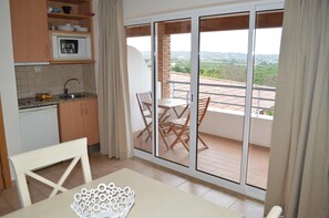 Fridge, microwave, stovetop, coffee/tea maker - Quinta da Mesquita (Silves)