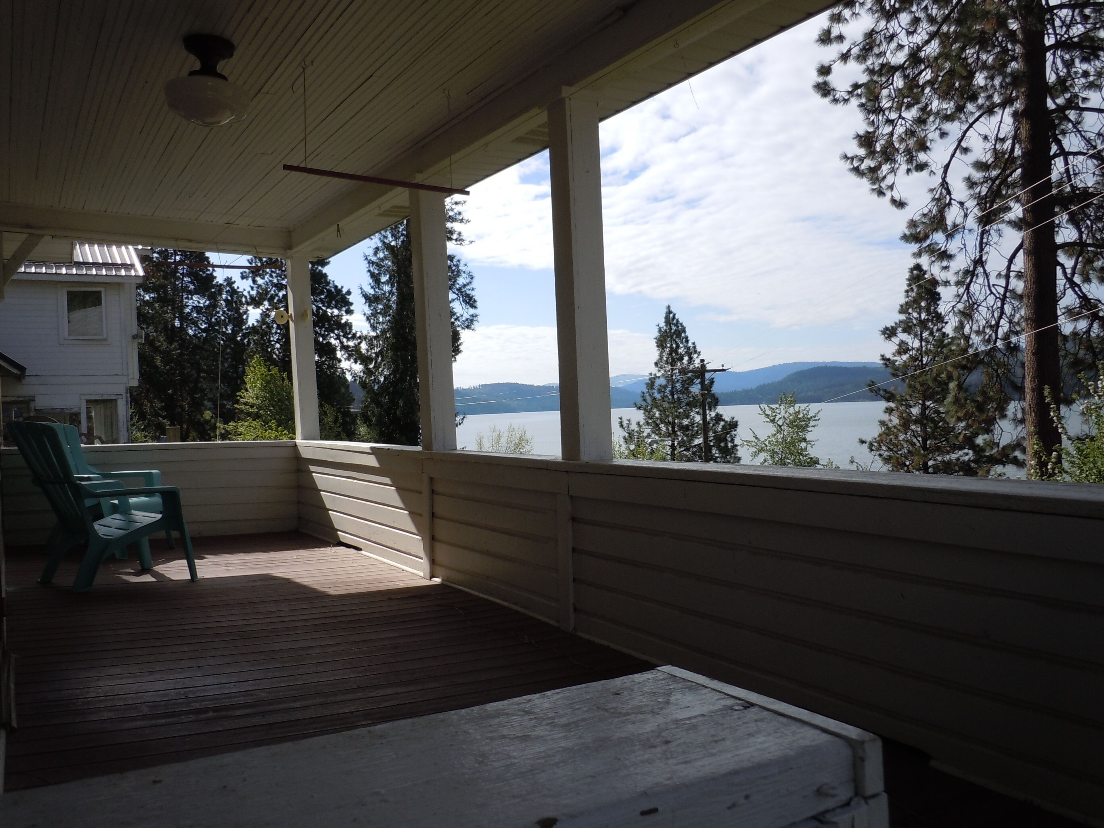 A Place For Family And Friends To Gather And Enjoy The Splendors Of The Lake.