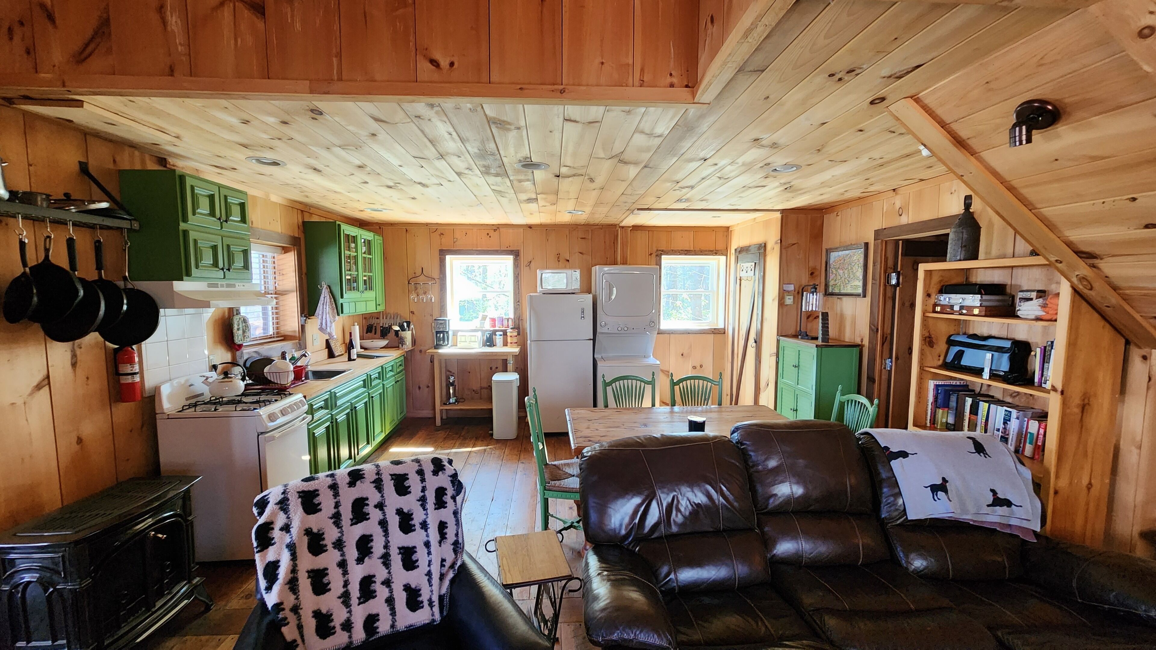 Welcome to Rovers Retreat - Very Private 4 Acre Fenced Pet Friendly Property