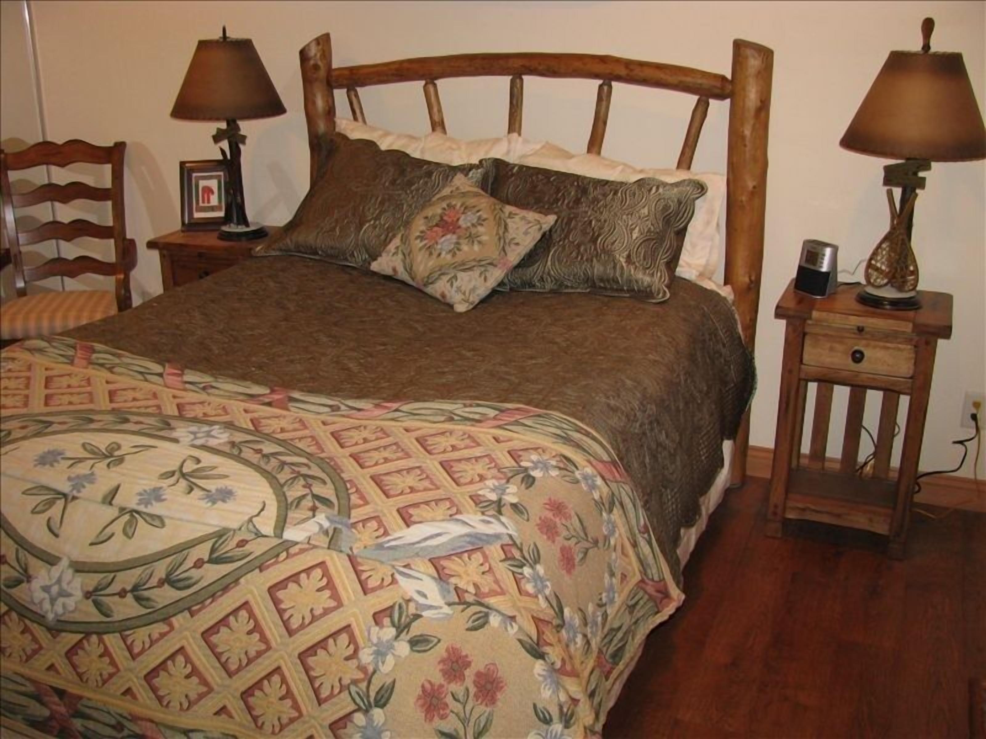 Beautiful Remodeled Condo - 12% off 7 days or more!