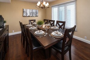 Dining - Large, luxurious, upper floor condo, steps to Blue Mountain Village... (The Blue Mountains)
