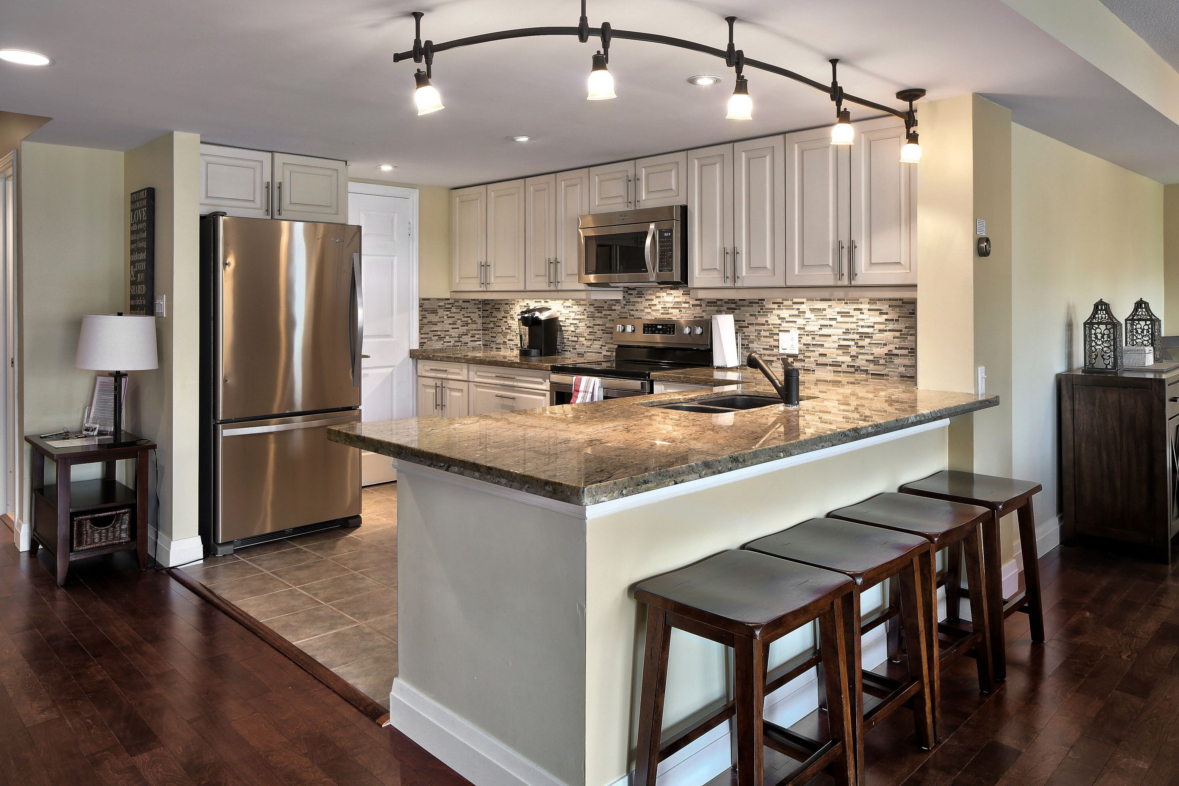 💖Large, luxurious, upper floor condo, steps to Blue Mountain Village...💖