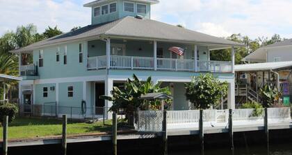 No Helene damage 3/2 available for rent! Deep Water Canal, Dock