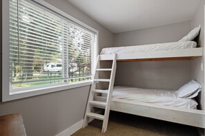 5 chambres, lit parapluie, Wi-Fi, draps fournis