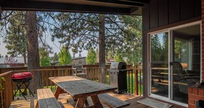 Large 5 Bed , 3bath home close to Deschutes River and Old Mill Shopping District
