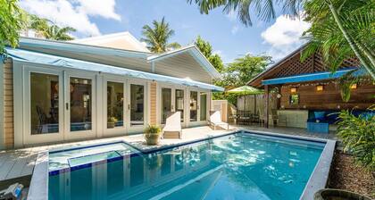 BOTTOMS UP BUNGALOW - PERFECT 2 Bed/2 Bath PRIVATE POOL