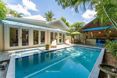 BOTTOMS UP BUNGALOW - PERFECT  2 Bed/2 Bath PRIVATE POOL