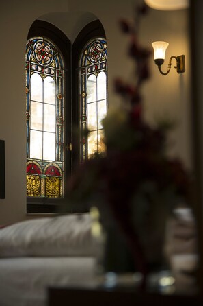 Habitación individual | Decoración personalizada, muebles diferentes, escritorio y wifi gratis