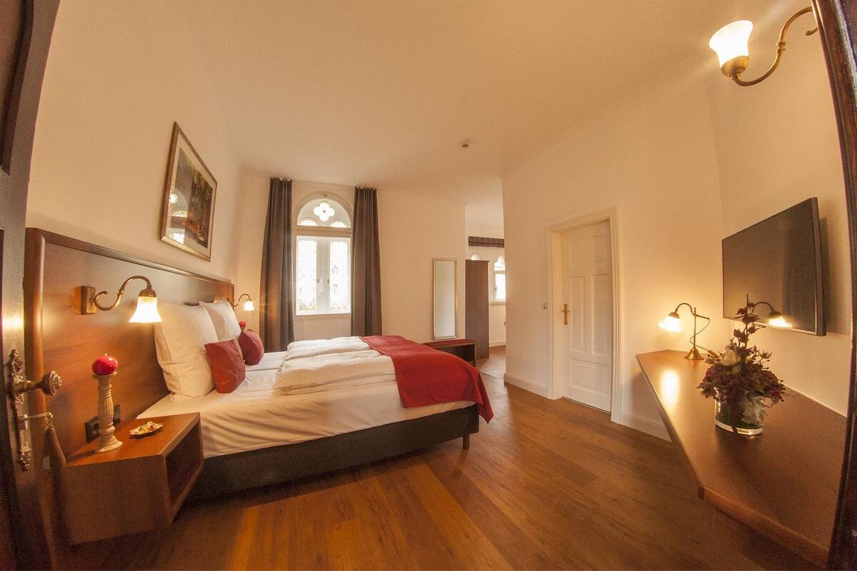 Suite | Escritorio, wifi gratis, decoración individual y mobiliario individual