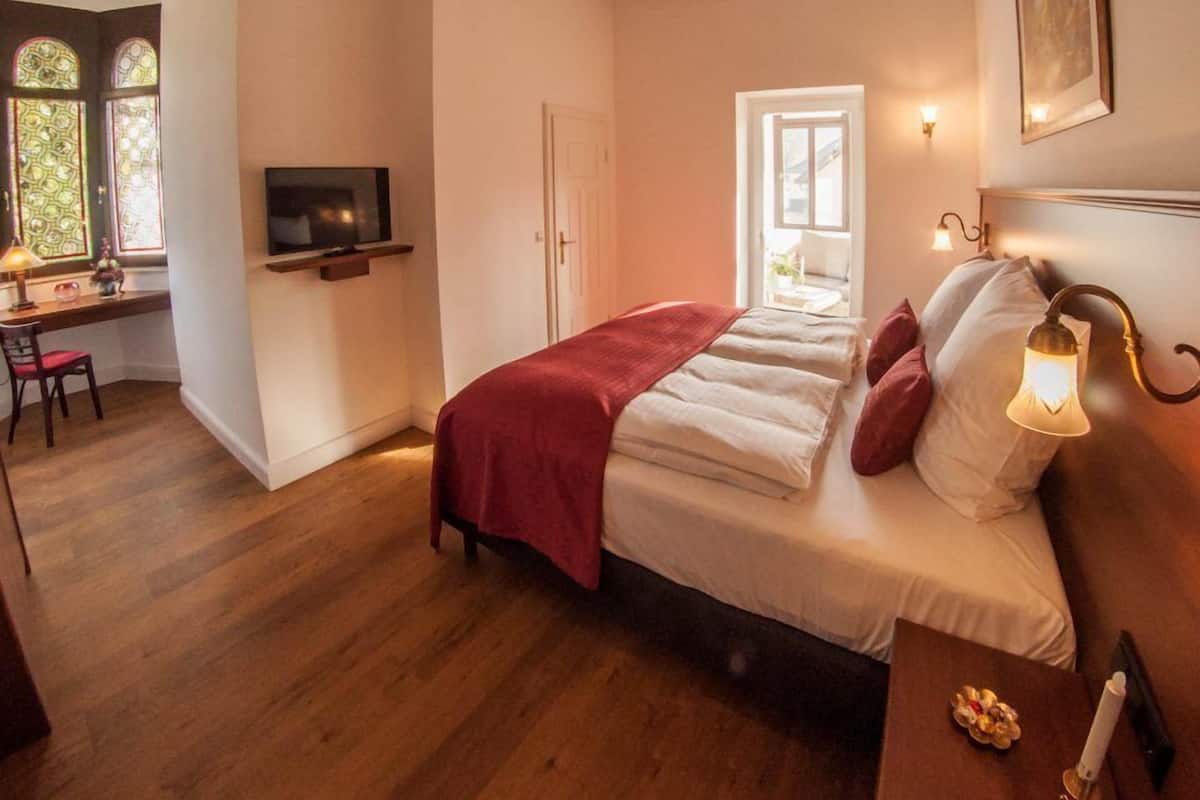 Habitación Deluxe doble | Escritorio, wifi gratis, decoración individual y mobiliario individual