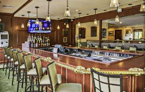 Bar (on property) - Luxurious Villa in Pocono near Ski Slopes & Camelback with Game room & Hot tub (Tobyhanna)