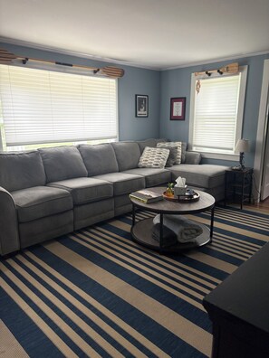 TV, fireplace, books - 3 BR, 2 bath single level home on private road---close to beaches and bike trail (Eastham)