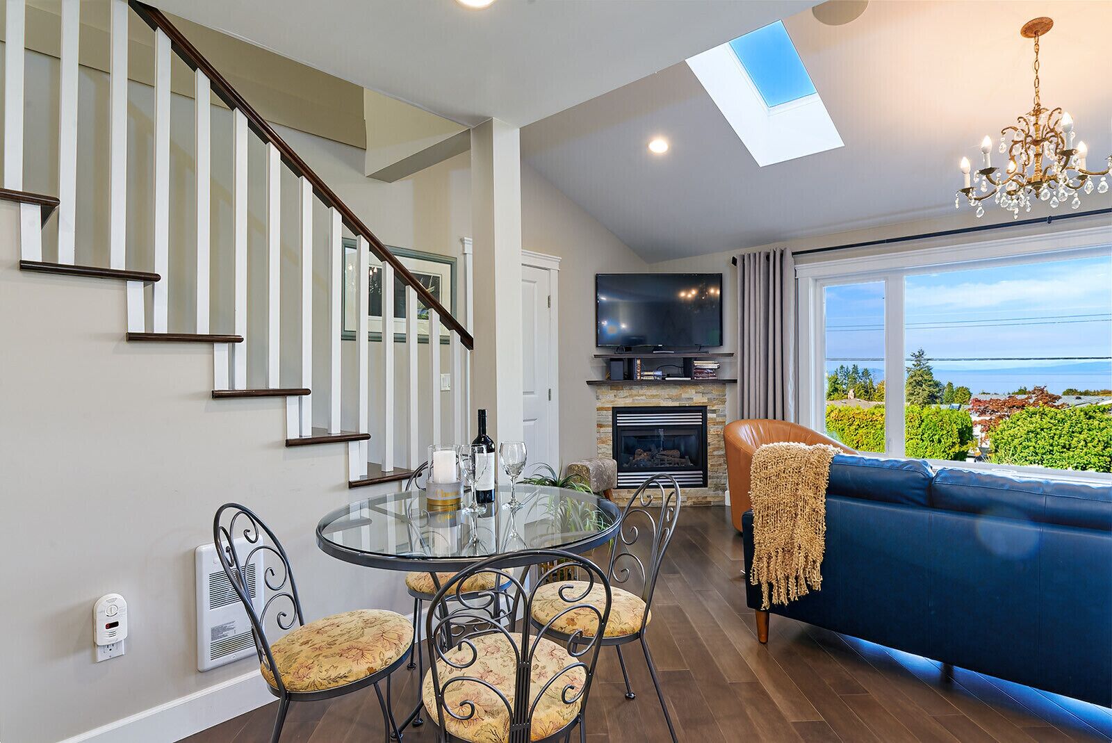 Beautiful home with a view! Walk to Village, Beach, Golf and Trails