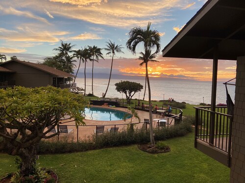 BEAUTIFUL OCEANFRONT MODERN West Maui Condo with Sunset Views!