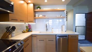 冰箱、微波炉、烤箱、炉灶