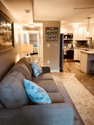 Gorgeous 5 Star! Oceanblock Midtown condo directly Across from Convention Center