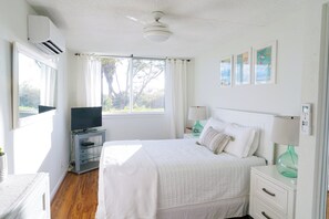 2 dormitorios, caja fuerte, tabla de planchar con plancha