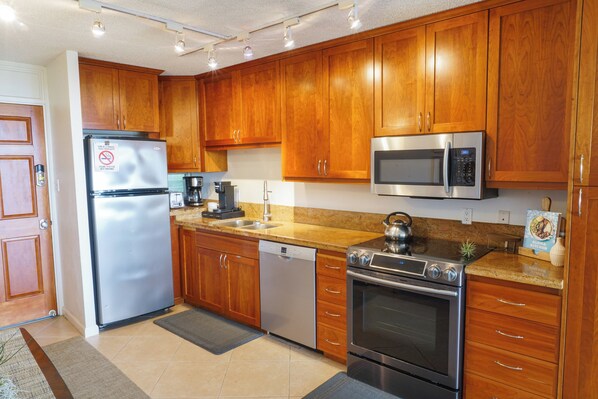 Fridge, microwave, oven, stovetop