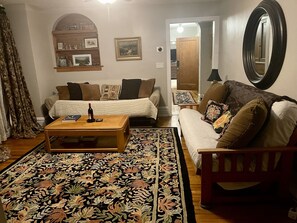 Smart-TV, Videospiele, DVD-Player, Bücher