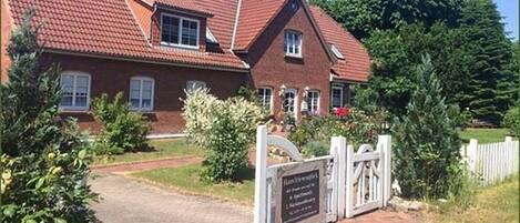 Mặt tiền nơi lưu trú