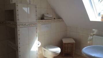 Bruser, gratis toiletartikler, hårtørrer, håndklæder