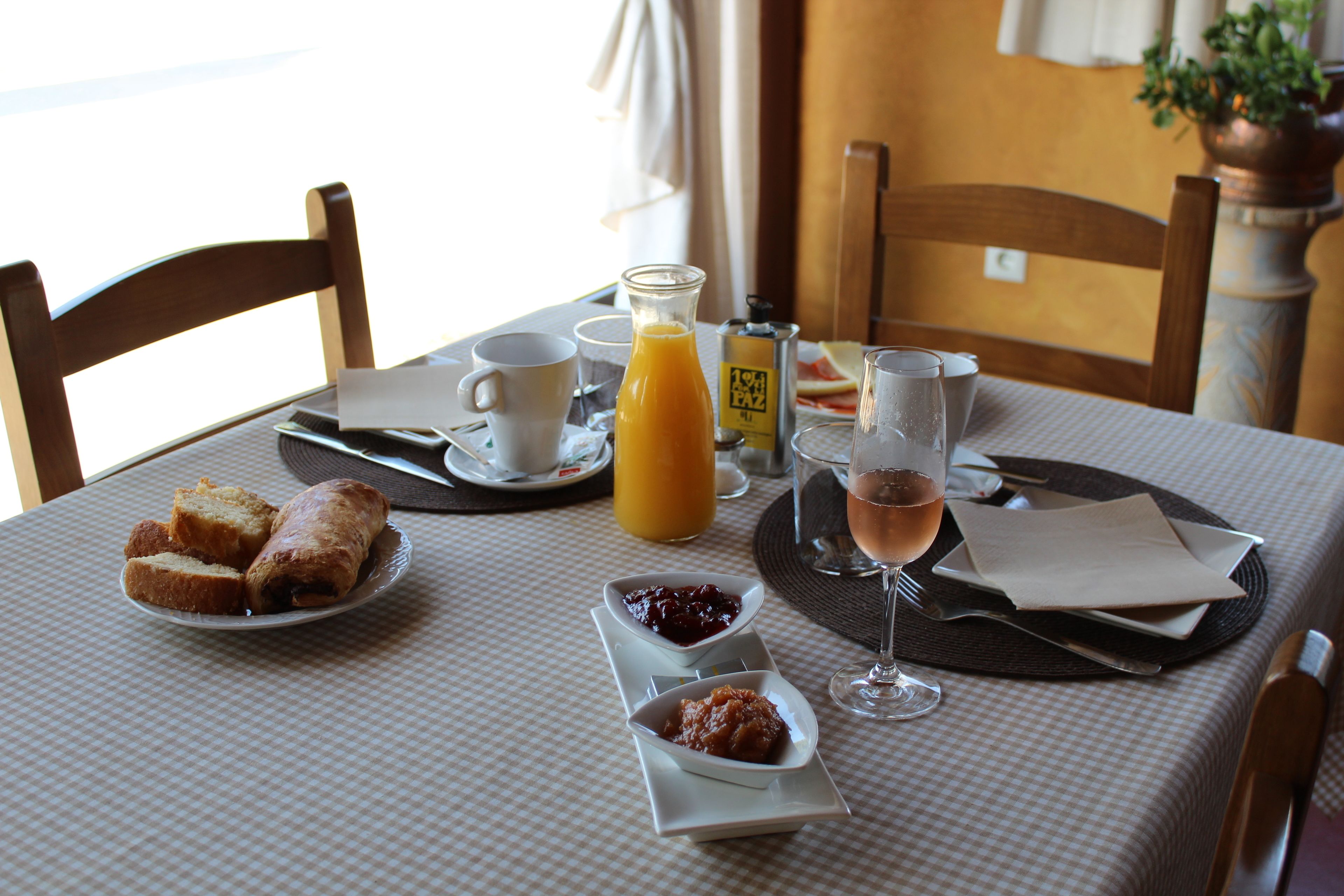 free daily continental breakfast