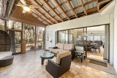 Private Island Waterfront Oasis Kayaks + Paddleboards + Canoe + NEW Pool Table