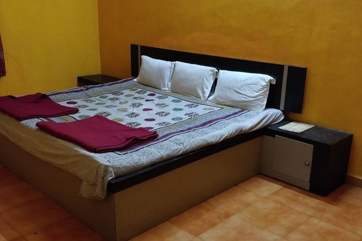 Basic Triple Room | In-room safe, desk, free WiFi