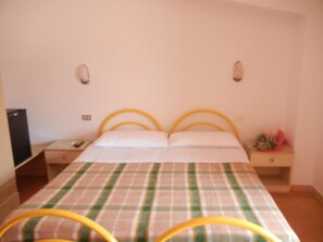 1 quarto, frigobar, escrivaninha, Wi-Fi de cortesia