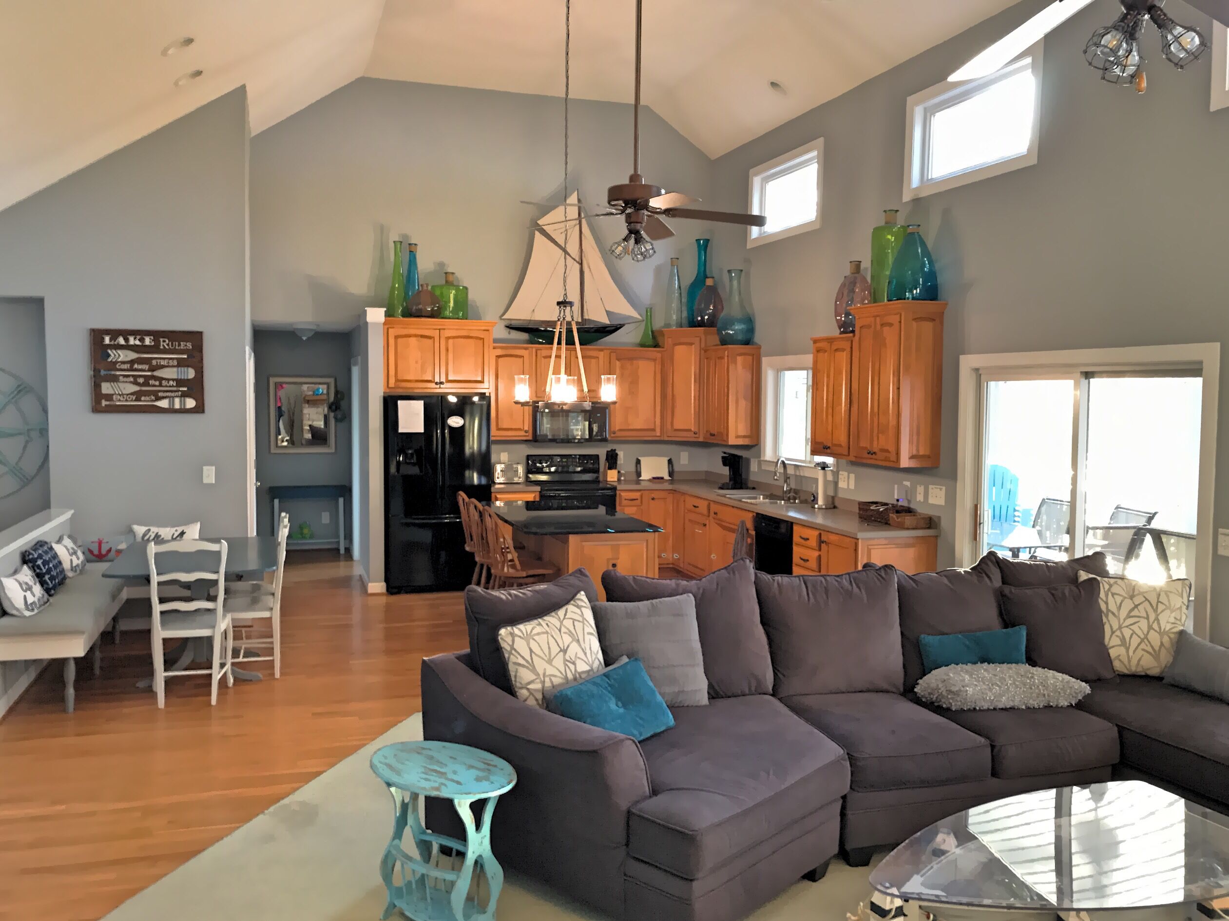 Smart TV, chimenea, videojuegos y tenis de mesa 