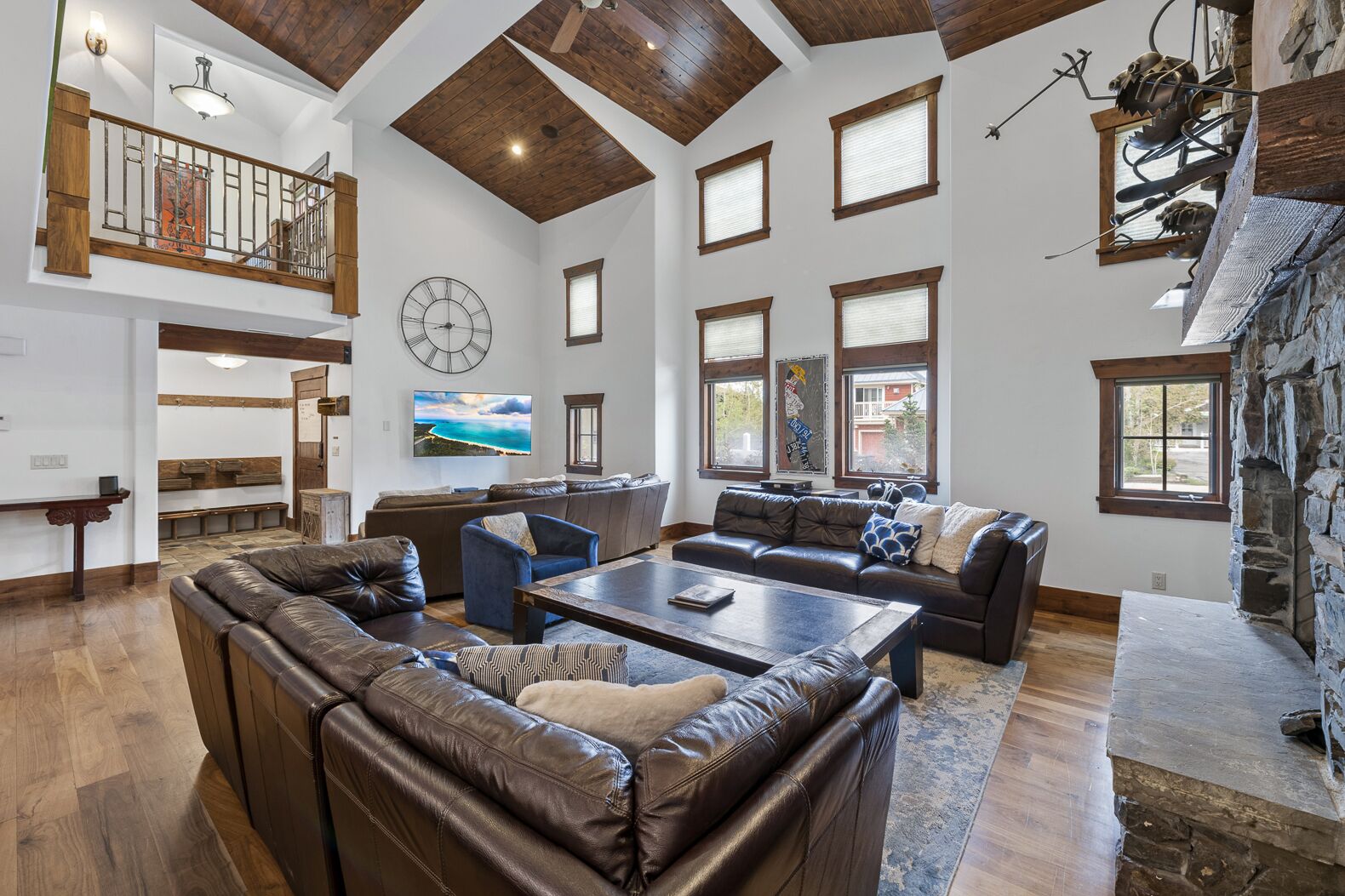 Smart TV, fireplace, DVD player, books